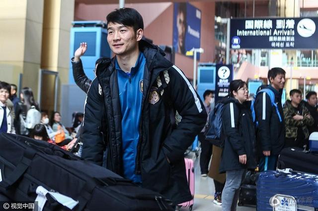 本场比赛，曼联在下半场连扳三球，拿到来之不易的三分。